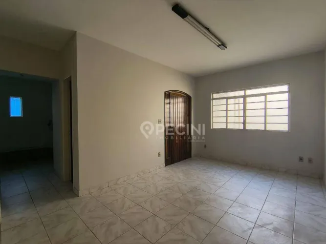 Casa para venda no Centro de Rio Claro.
