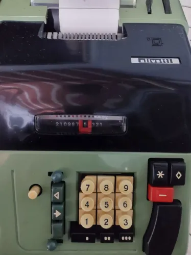 Calculadora elétrica Olivetti raríssima 