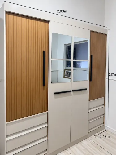 Guarda-Roupa Casal 6 Portas com Espelho e Gavetas