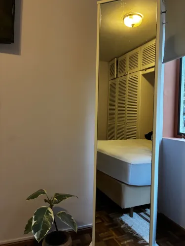 Sapateira giratória com espelho Tok Stok