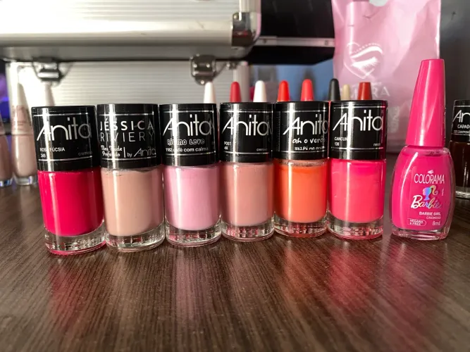 Vendo Esmaltes maioria novos