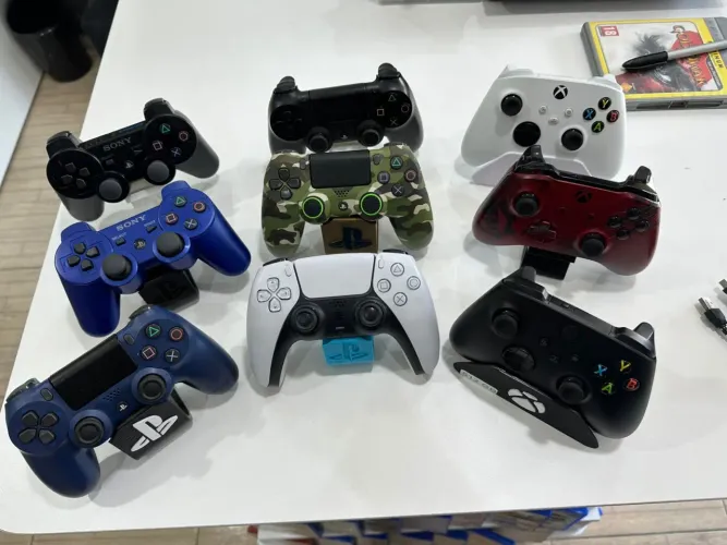 Controles Joysticks de vários consoles disponíveis