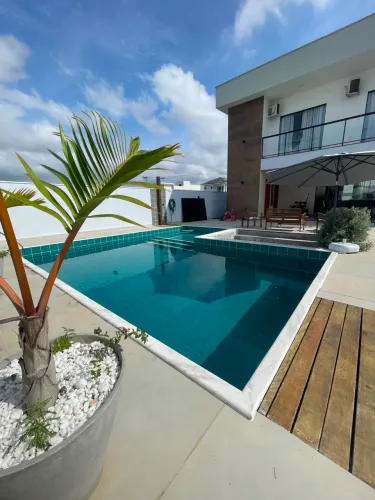 Casa de alto padrão no Alphaville Cabo Frio - porteira fechada.