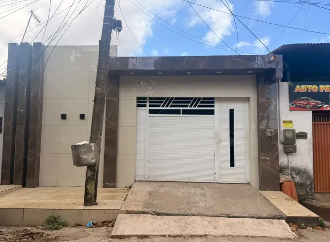 Vendo uma casa com piscina na cidade operária 380 mil