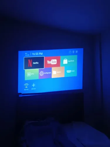 Mini Projetor Smart HY300-A Android Portátil (Usado apenas 3 vezes!)