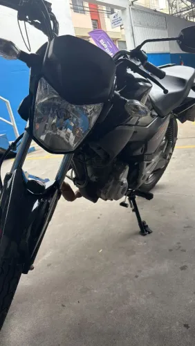Vendo moto Honda CG star 160 2025 13 mil km preta