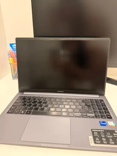 Notebook Samsung Book 4 i7 16GB RAM 512GB SSD - Pouco tempo de uso