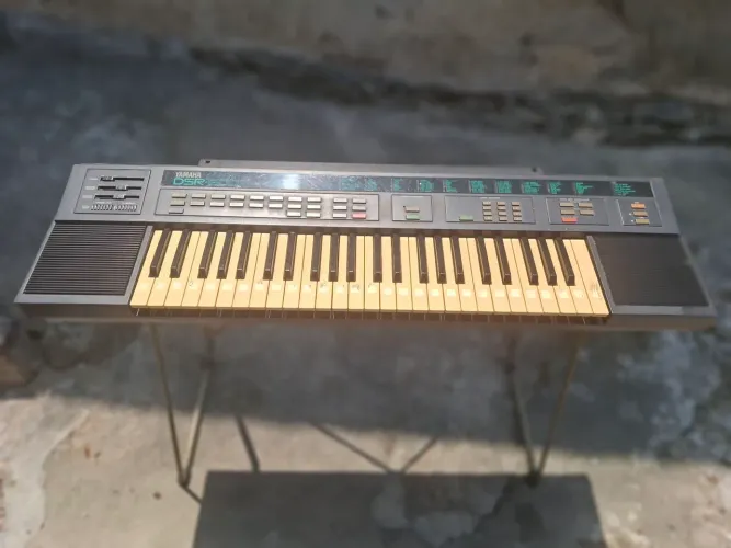 Teclado Sintetizador Vintage Yamaha DSR-1000 (Anos 80 / Síntese FM)