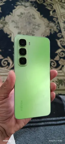 Infinix HOT 60i 256 gb apenas trincado mais funcionando