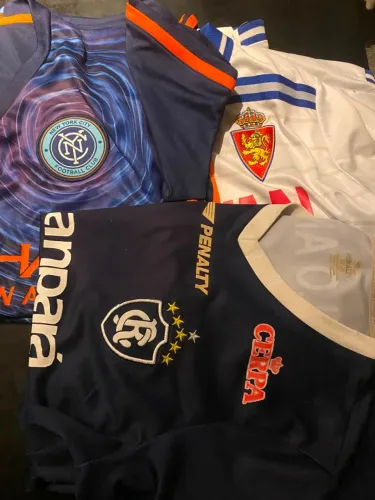 Lote com 3 camisas de futebol com avarias (Clube do remo, Zaragoza e new york city)