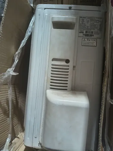 Vendo ar-condicionado Gree Split 9.000 BTUs, 220V, gás R410A.