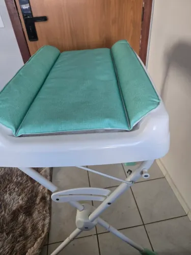 trocador/banheira com suporte dobrável para bebê