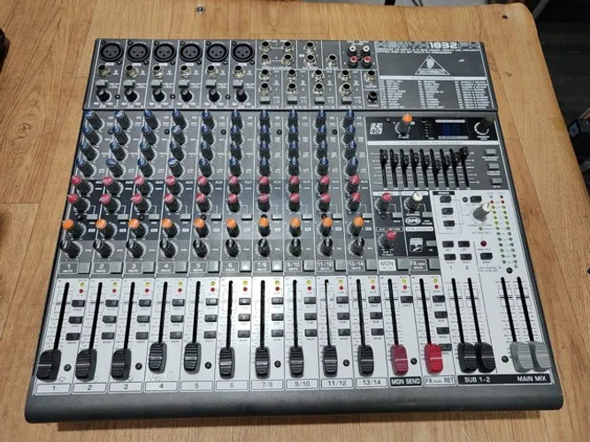 Mesa De Som Behringer Xenyx 1832fx Funcionando 100%!!