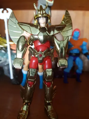 Boneco Saint Seiya dourado