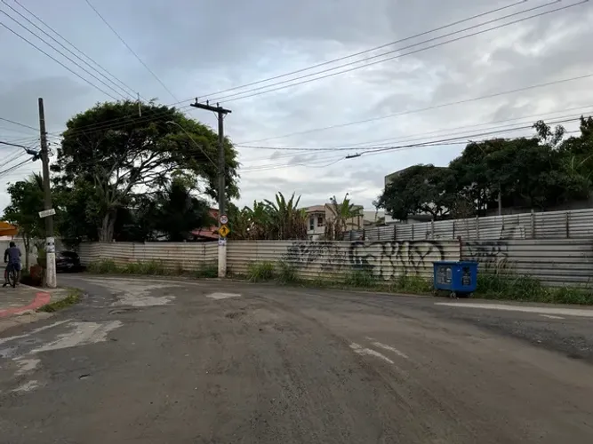 Alugo Terreno 612 m na esquina da principal da ponta da fruta
