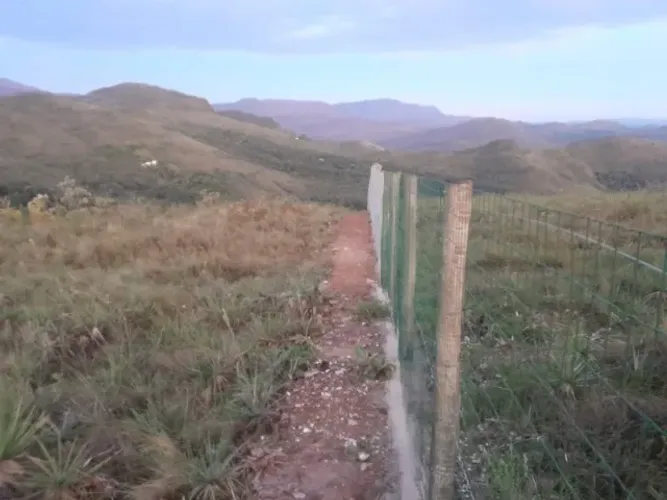 Vendo terreno em zona rural com água, Rio Acima-21.000 m2 (regularizado)