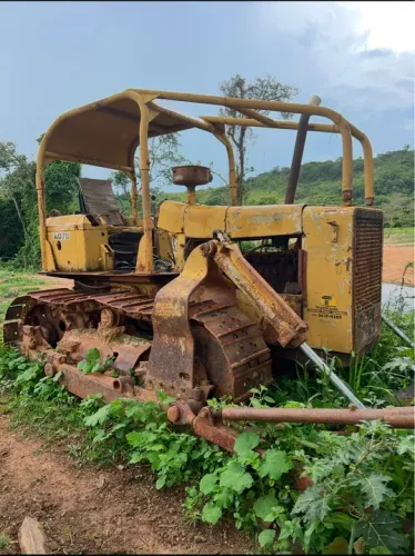 Trator de Esteira AD7B