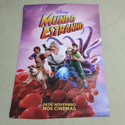 Pôster de Cinema Oficial Mundo Estranho Disney