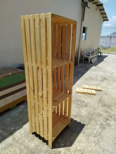 Prateleira ripada multiuso