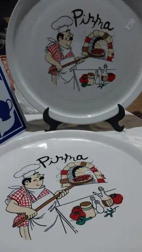 Antigos pratos de pizza
