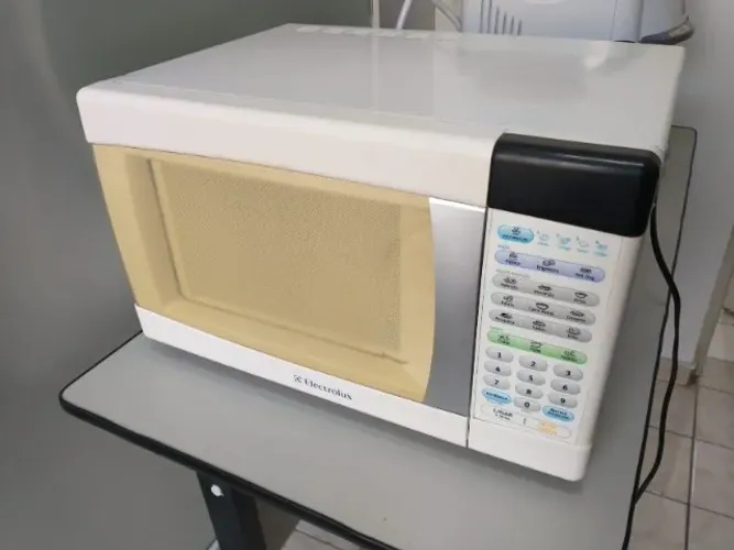 Micro-ondas electrolux me28s 28L
