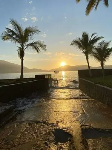 Casa pé na areia com Pier particular à venda - Estufa II - Ubatuba - SP