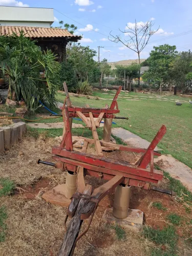 Carroçao de madeira antigo