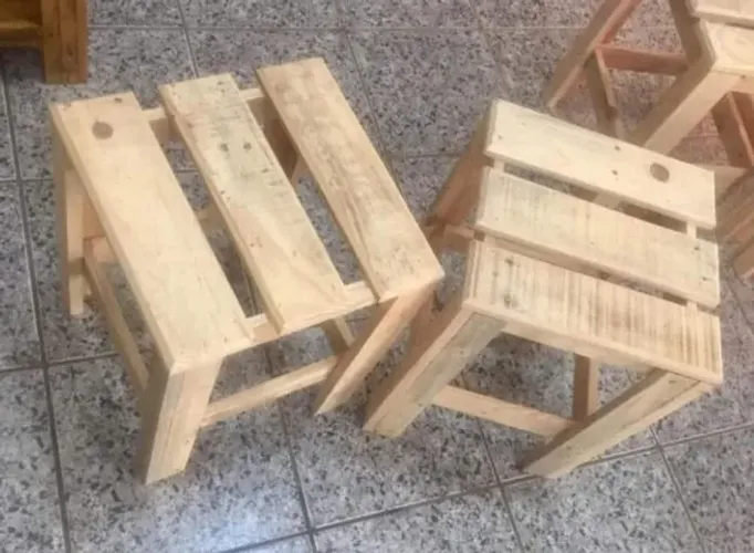 Banquinho Palete Altura 45cm, Largura 32cm, Comprimento 33cm