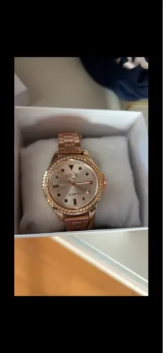 Relógio feminino dourado com pulseira e caixa