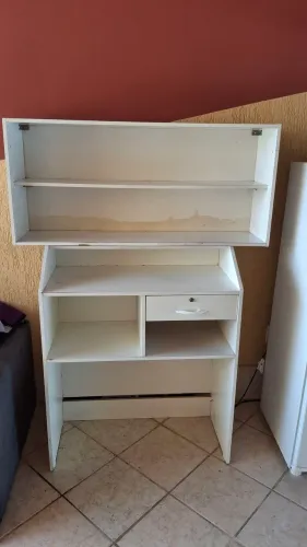 Vendo armário de parede e balcão com gaveta.