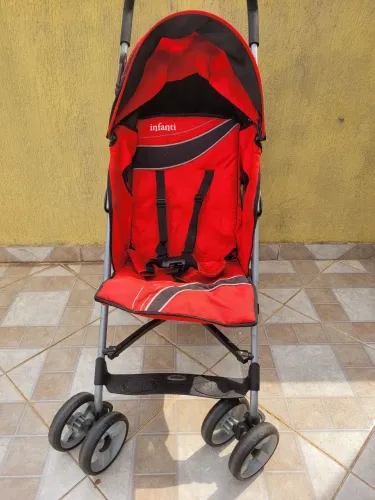 Carrinho de bebê da marca infanti