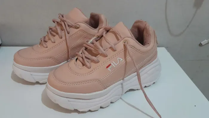 Tênis Fila Rosa com Sola Branca