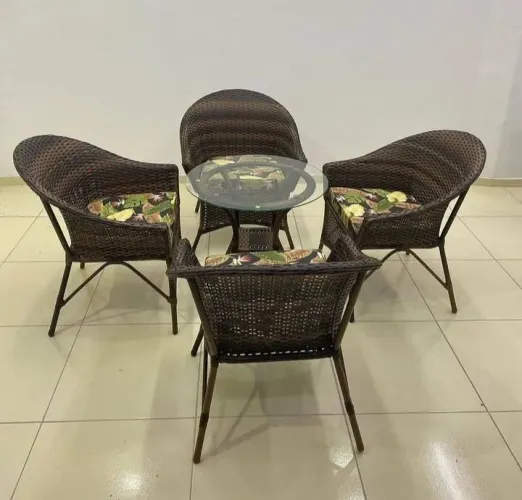 Jogo de Mesa e Cadeiras - 5 Peças