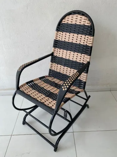 Poltrona de Balanço em Fibra Sintética