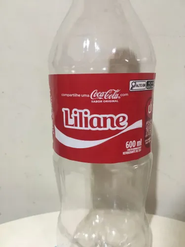 Garrafa vazia Coca Cola nome Liliane