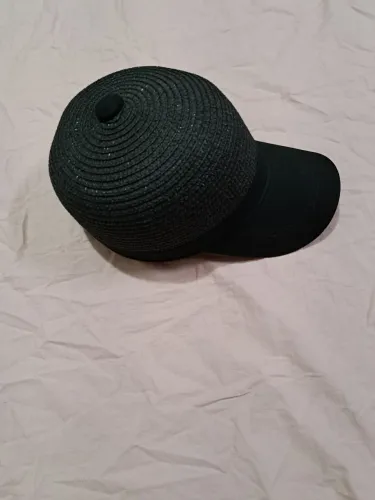 Boné feminino com brilho 