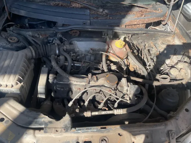 Motor de corsa 1.6 gasolina ano 2000. 