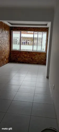 Alugo apartamento 3 quartos com dependência.