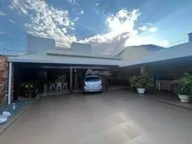 Casa Semi Mobiliada com 3 Quartos, Suíte e Espaço Gourmet Completo à Venda