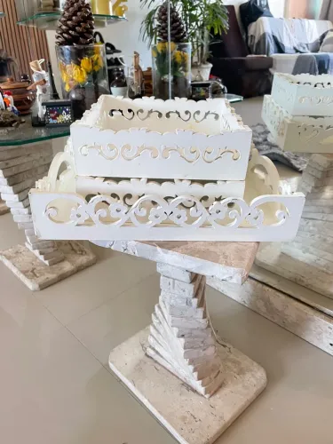 Conjunto de Bandejas Branca R$30,00