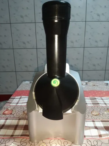 Máquina de Sorvete Manual - Yonanas