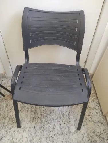 Cadeira ISO preta 