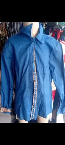 Camisa manga longa azul feminina