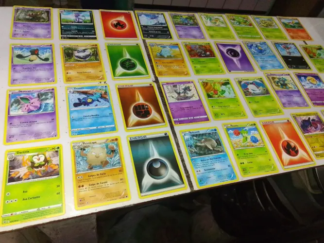 Cartas Pokémon bem conservada lote 35 unidades pra jogar e colecionar
