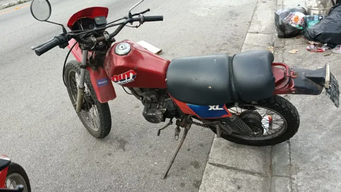 Moto boa para trabalhar na pizzaria 
