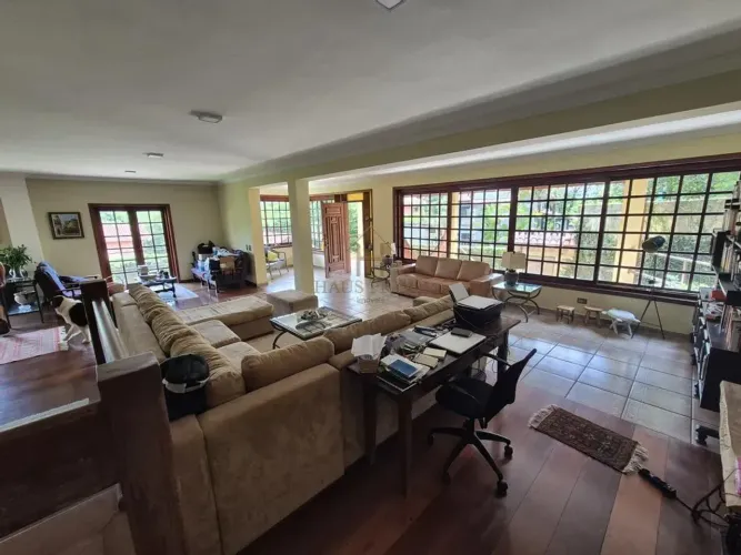 Casa à venda na Granja Viana, com 5 quartos, com 657.79 m²