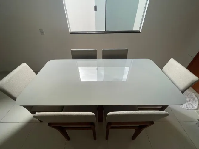 Mesa de Jantar Moderna com 6 Cadeiras de madeira