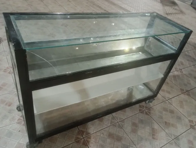 Balcão Expositor Reforçado com Rodinha