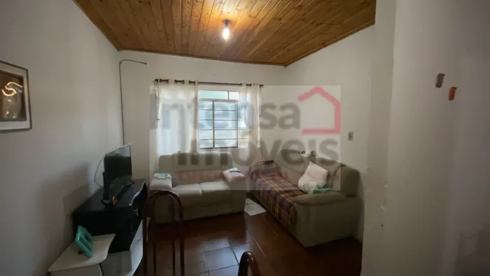 Casa à venda no bairro Vila Rica - Pindamonhangaba/SP