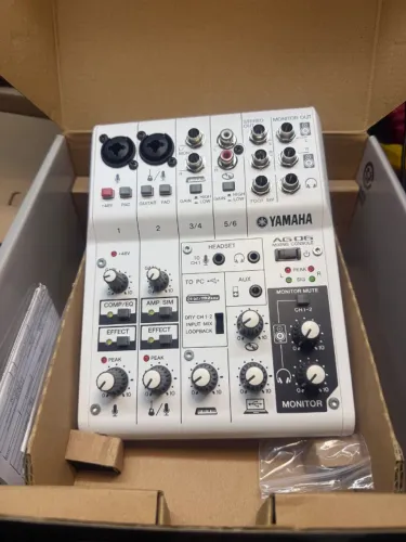 Mesa de som Yamaha
